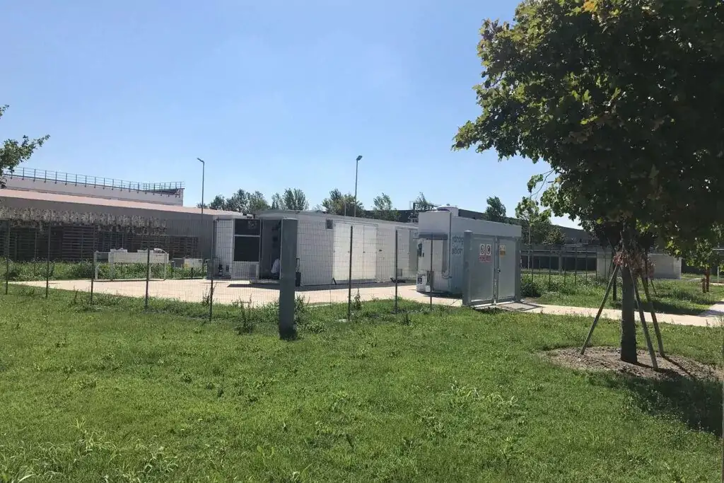 Forklift parkı üçün yanacaqdoldurma stansiyası